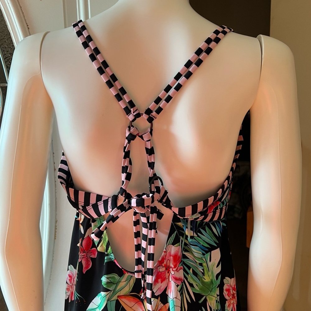 🍒💣 Hawaiian inspired bathing suit top - Picture 4 of 8